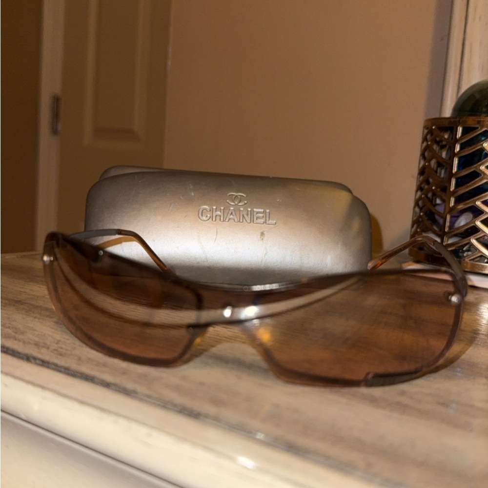 Vintage Chanel Sunglasses - Picture 4 of 7